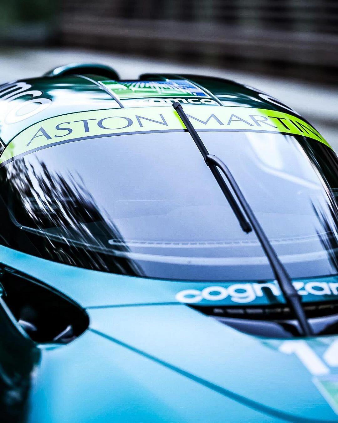 阿斯顿马丁轻取法拉利，塞恩斯高光表现