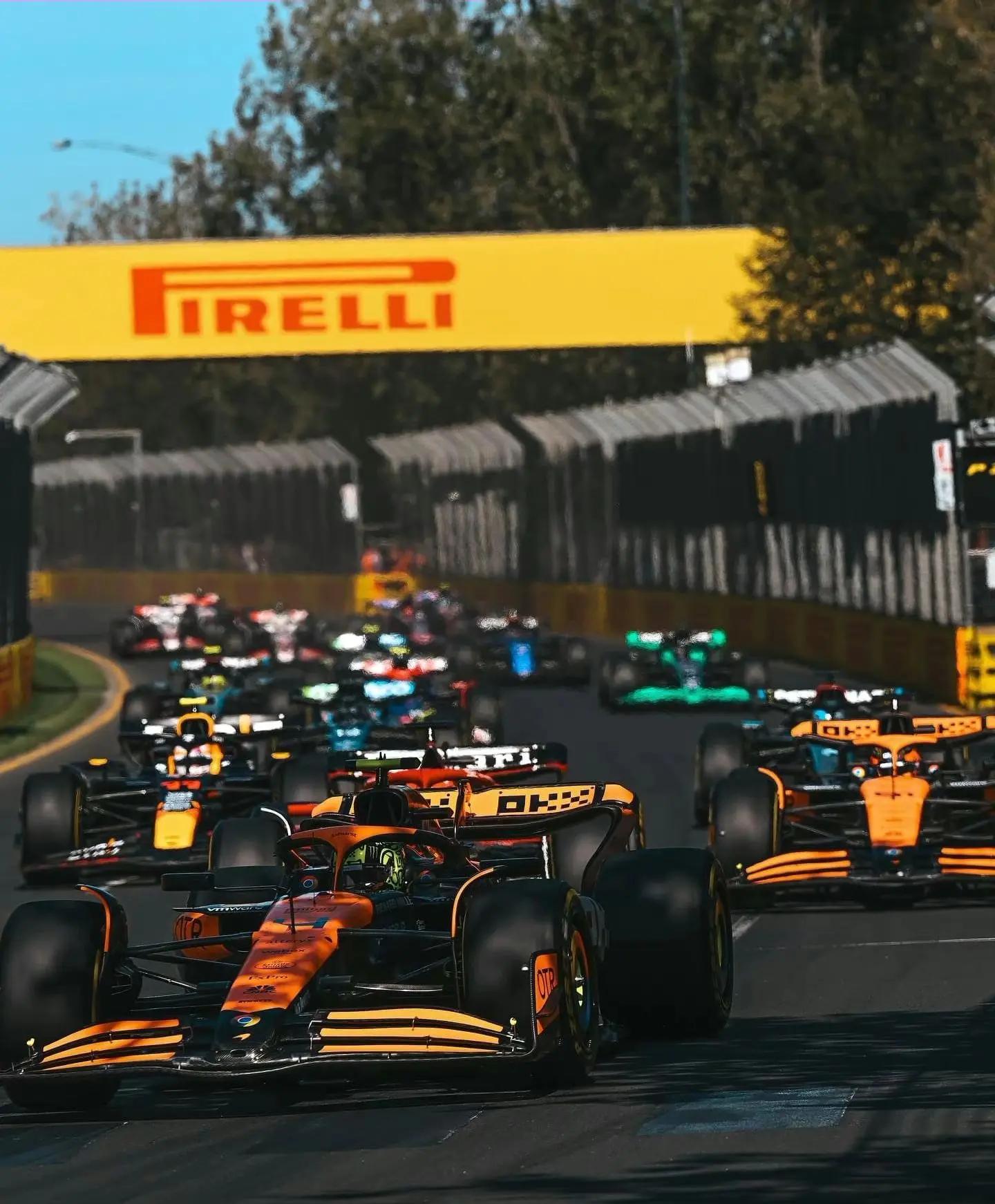 阿斯顿马丁轻取法拉利，塞恩斯高光表现